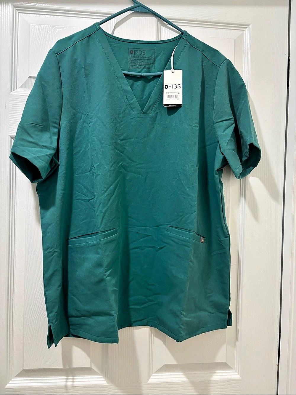 FIGS Scrub Top V-Neck Green